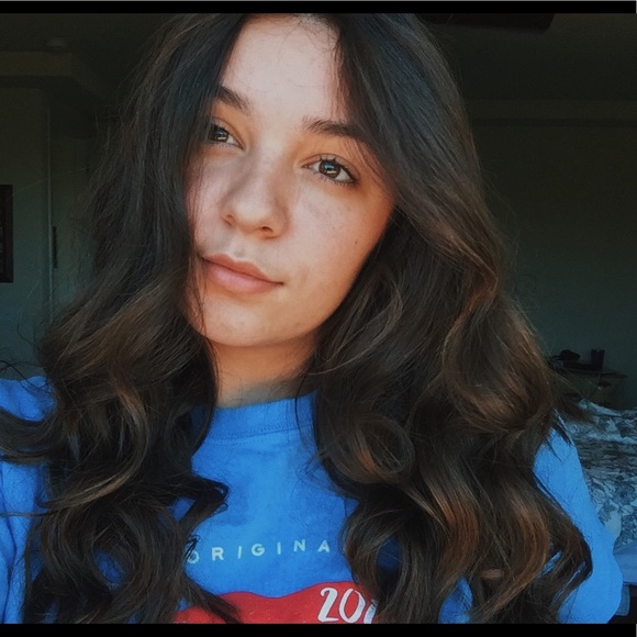 Meet your Posher, Amanda - Picture 3 of 3